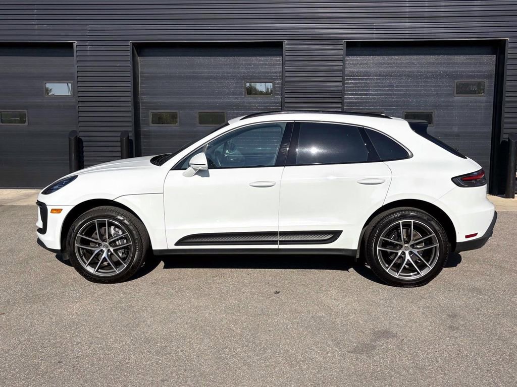 Certified 2025 Porsche Macan image 7