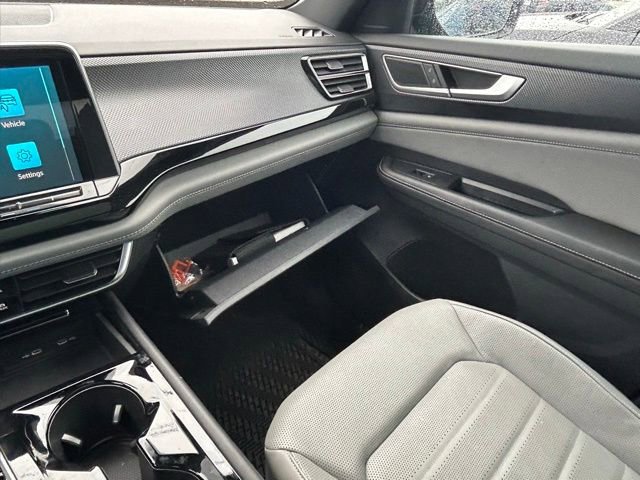 Used 2025 Volkswagen Atlas Cross Sport SEL R-Line AWD/4WD image 19