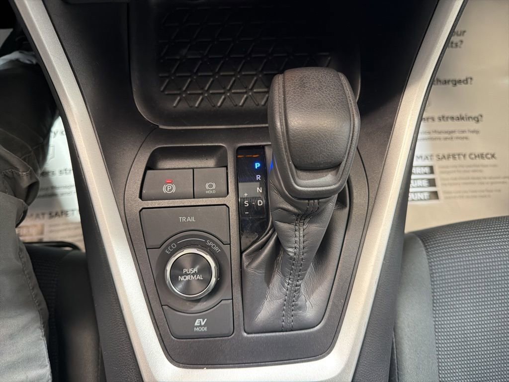 Used 2025 Toyota RAV4 LE image 30