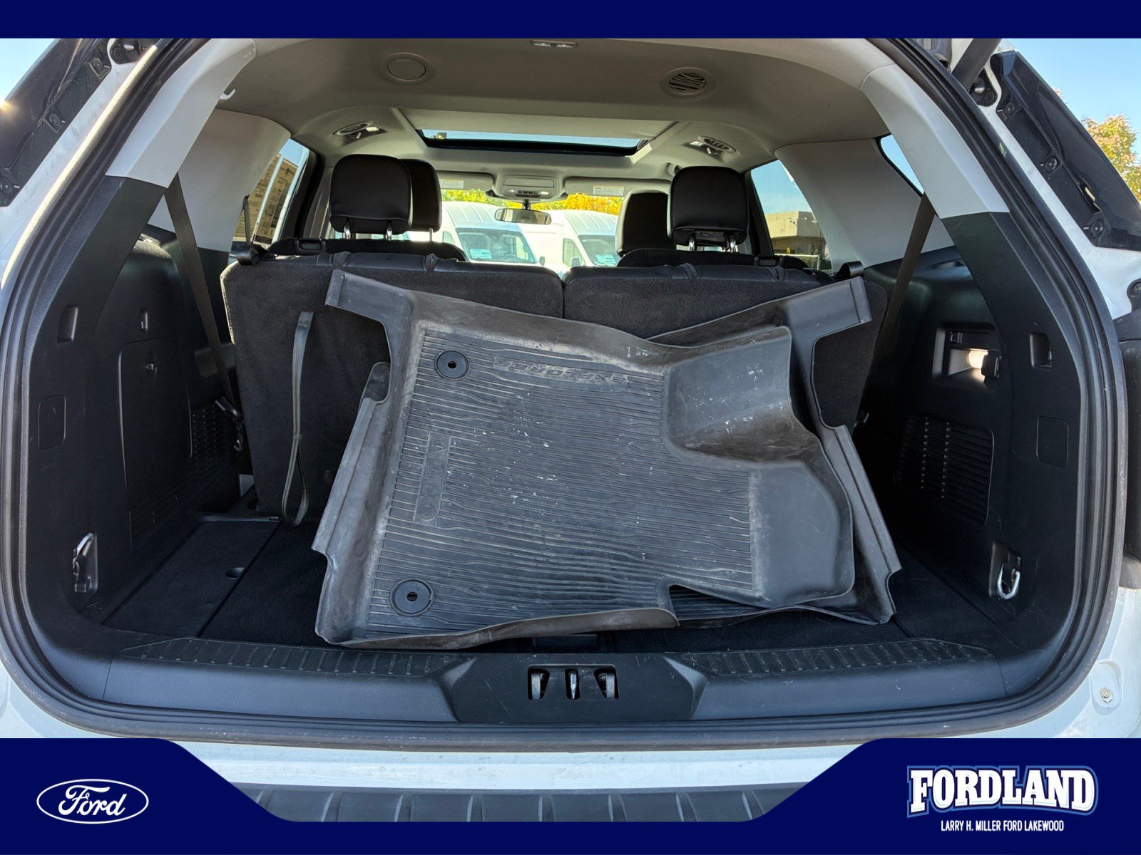 Used 2023 Ford Explorer XLT w/ Equipment Group 202A AWD/4WD image 33