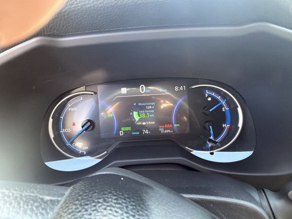 Used 2025 Toyota RAV4 XLE image 23