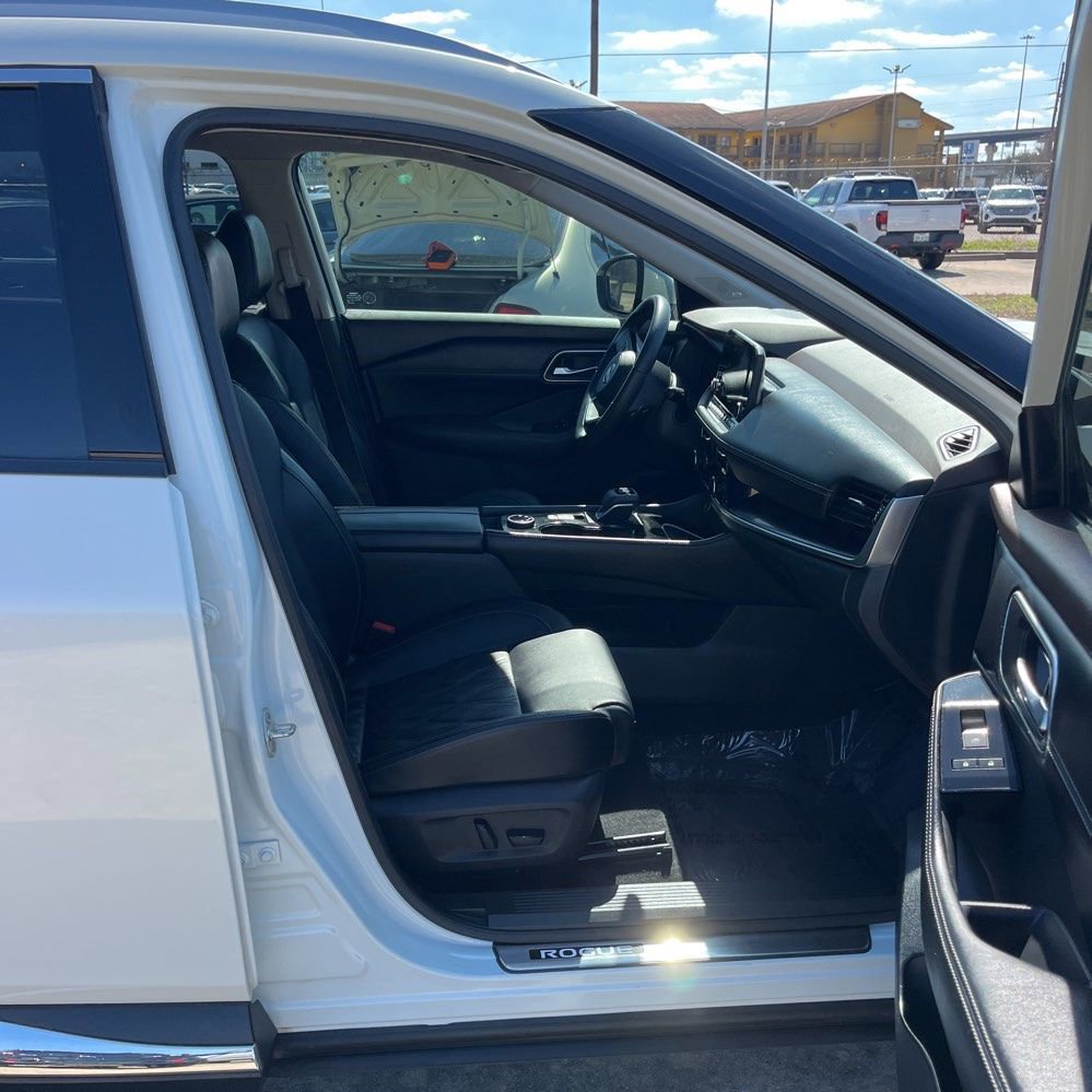 Used 2023 Nissan Rogue Platinum w/ Platinum Premium Package image 8