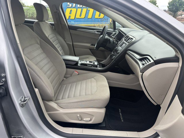 Used 2018 Ford Fusion SE image 18