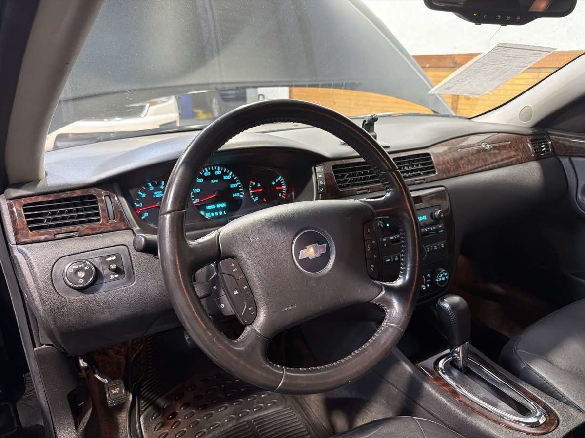 Used 2013 Chevrolet Impala LTZ FWD image 17