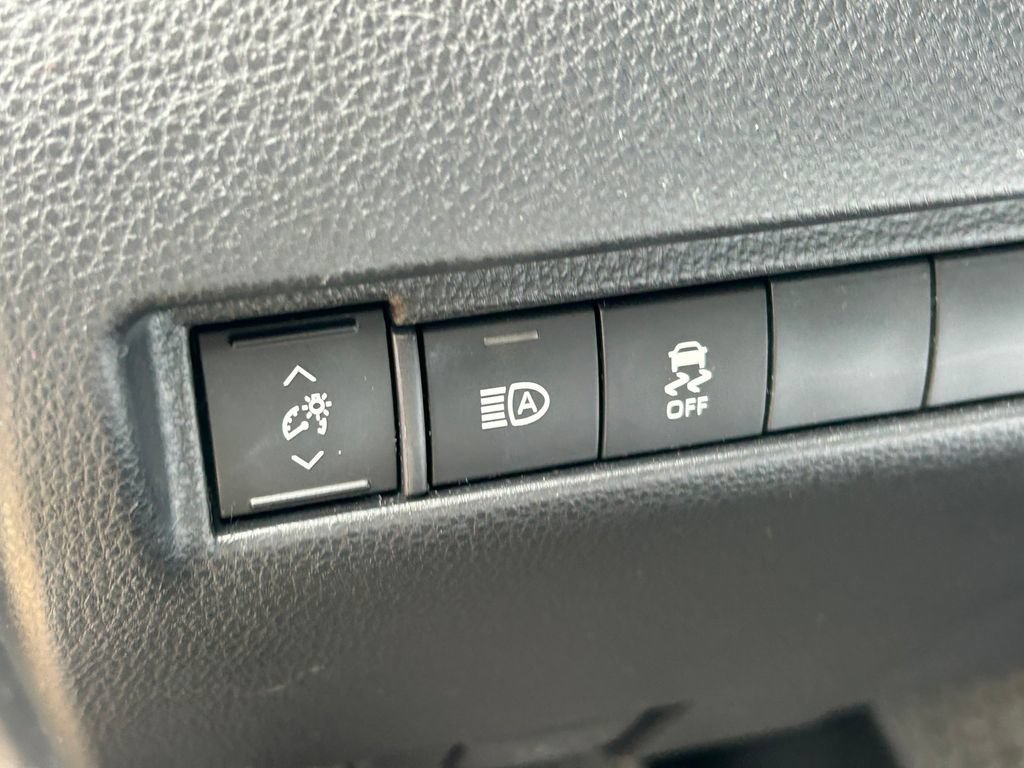 Used 2023 Toyota Venza LE AWD/4WD image 23