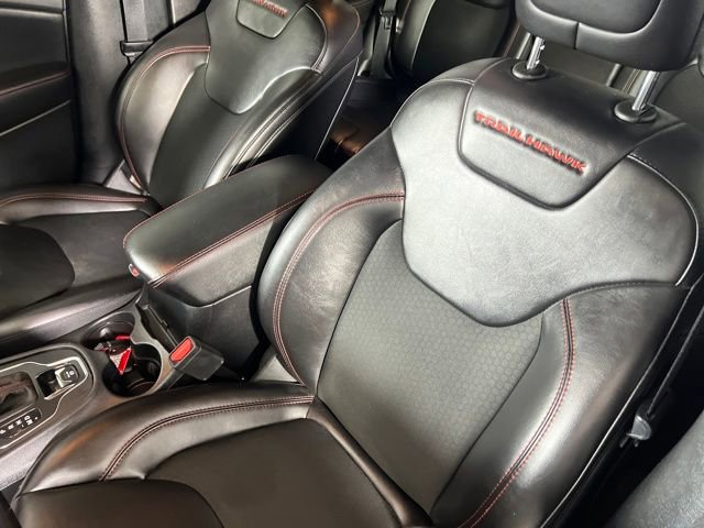 Used 2020 Jeep Cherokee Trailhawk image 25