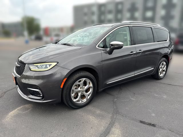 Used 2021 Chrysler Pacifica Limited w/ Premium & Safety Sphere Group AWD/4WD image 1