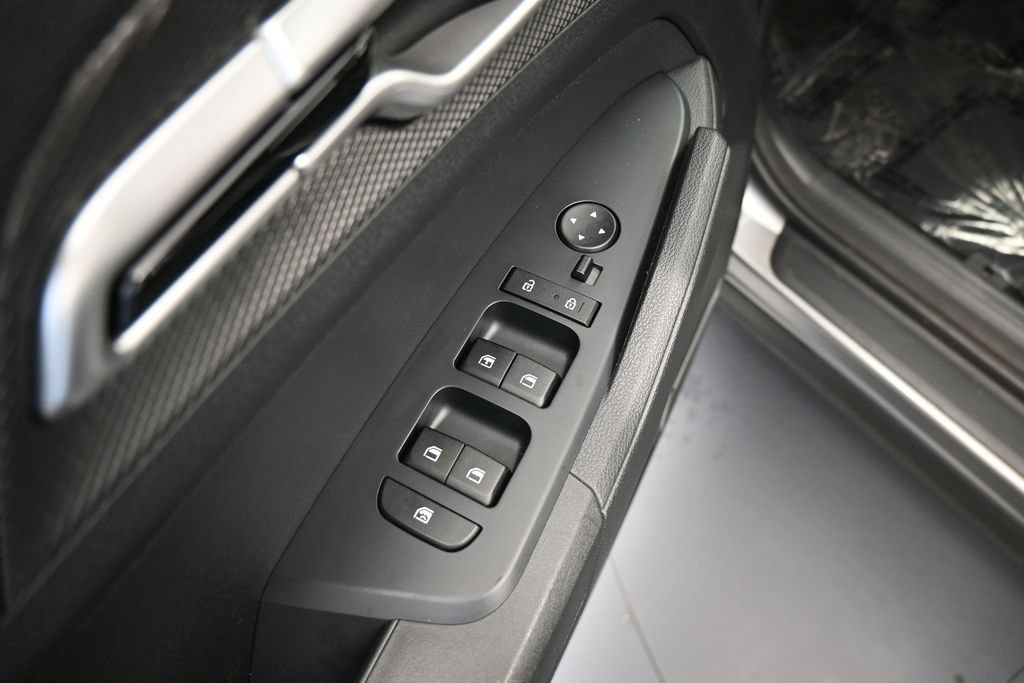 Used 2025 Kia Sportage LX FWD image 14
