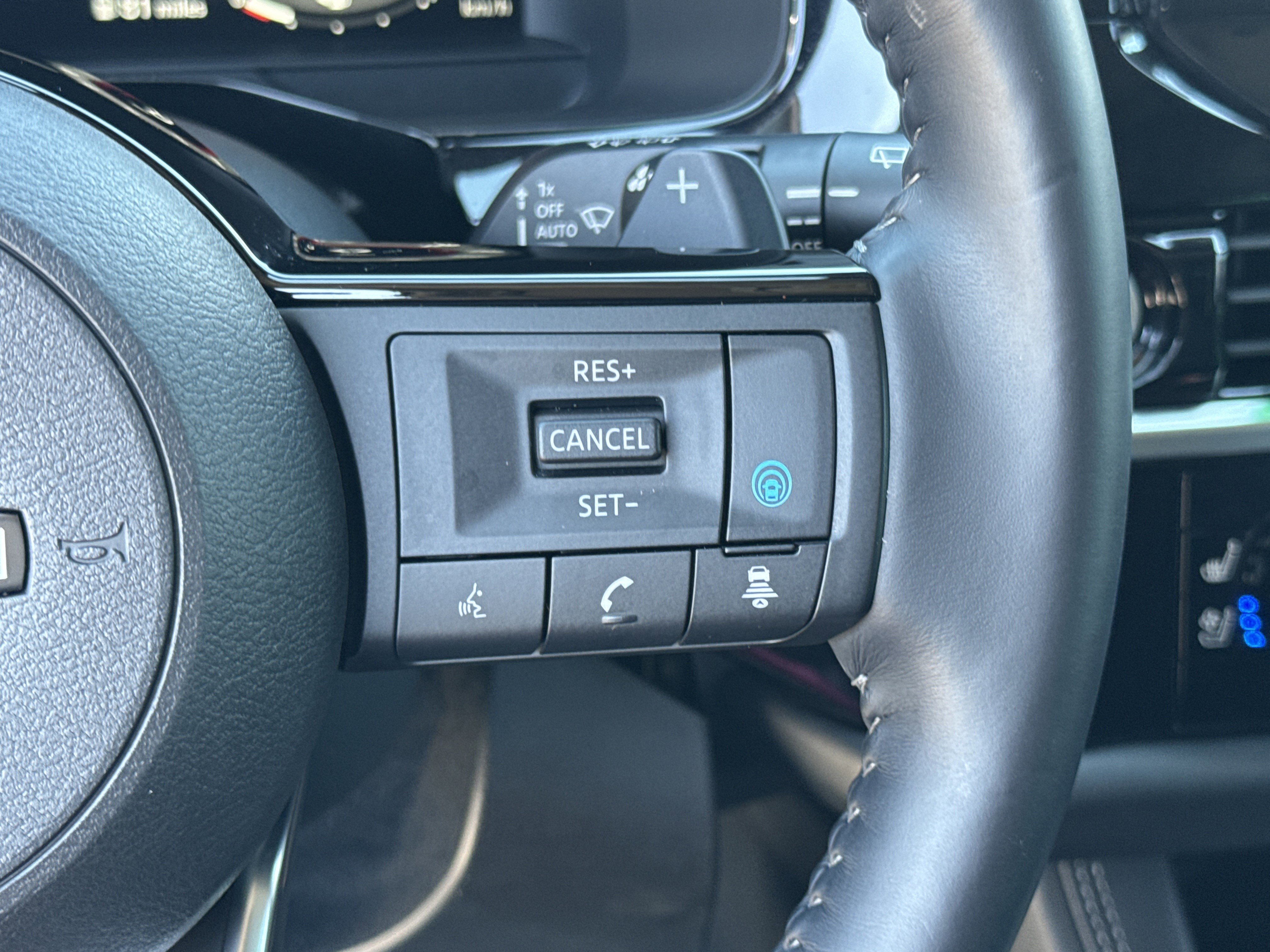 Used 2023 Nissan Pathfinder Platinum image 32