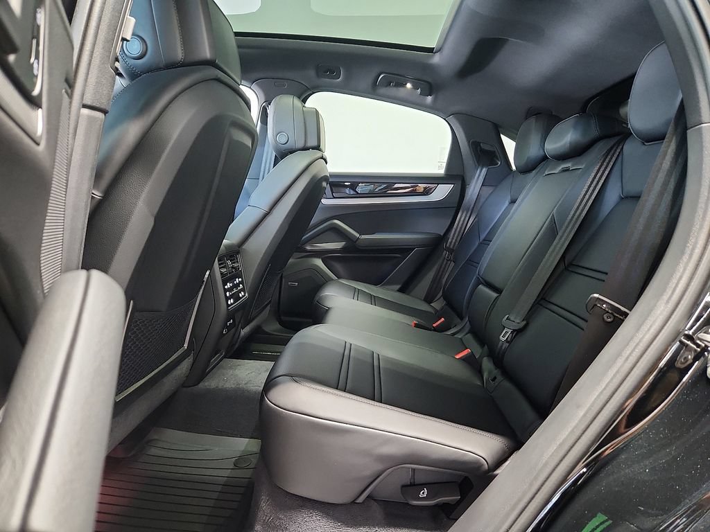 New 2026 Porsche Cayenne Coupe AWD/4WD image 11