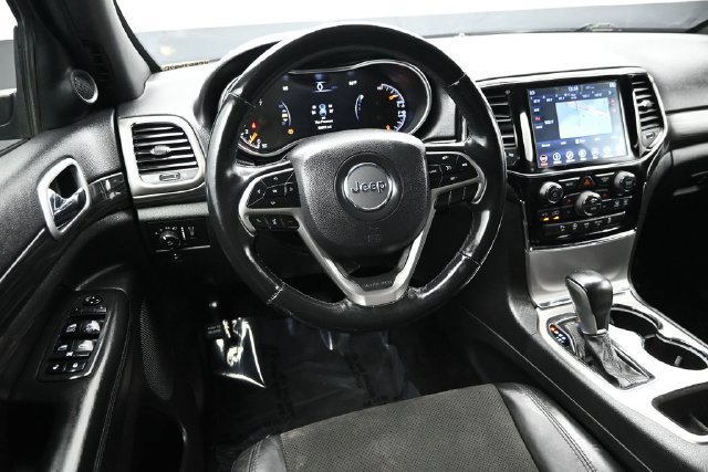 Used 2019 Jeep Grand Cherokee Altitude AWD/4WD image 12