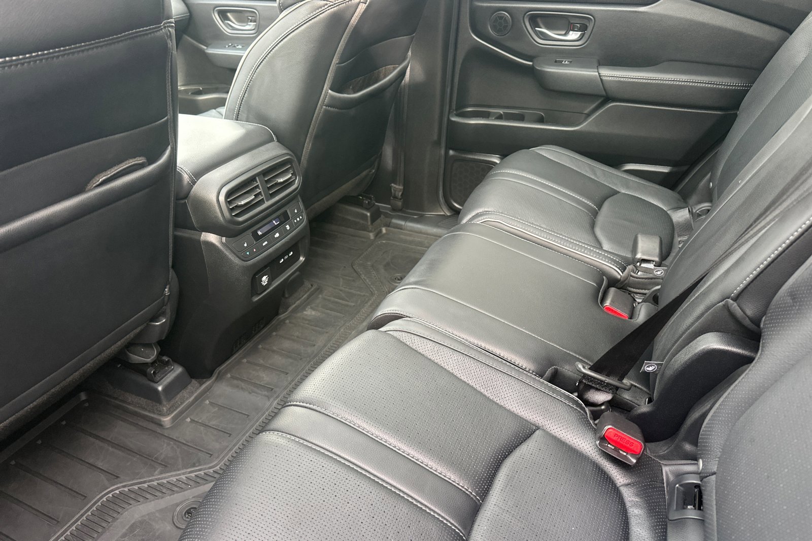 Used 2025 Honda Pilot Elite image 12