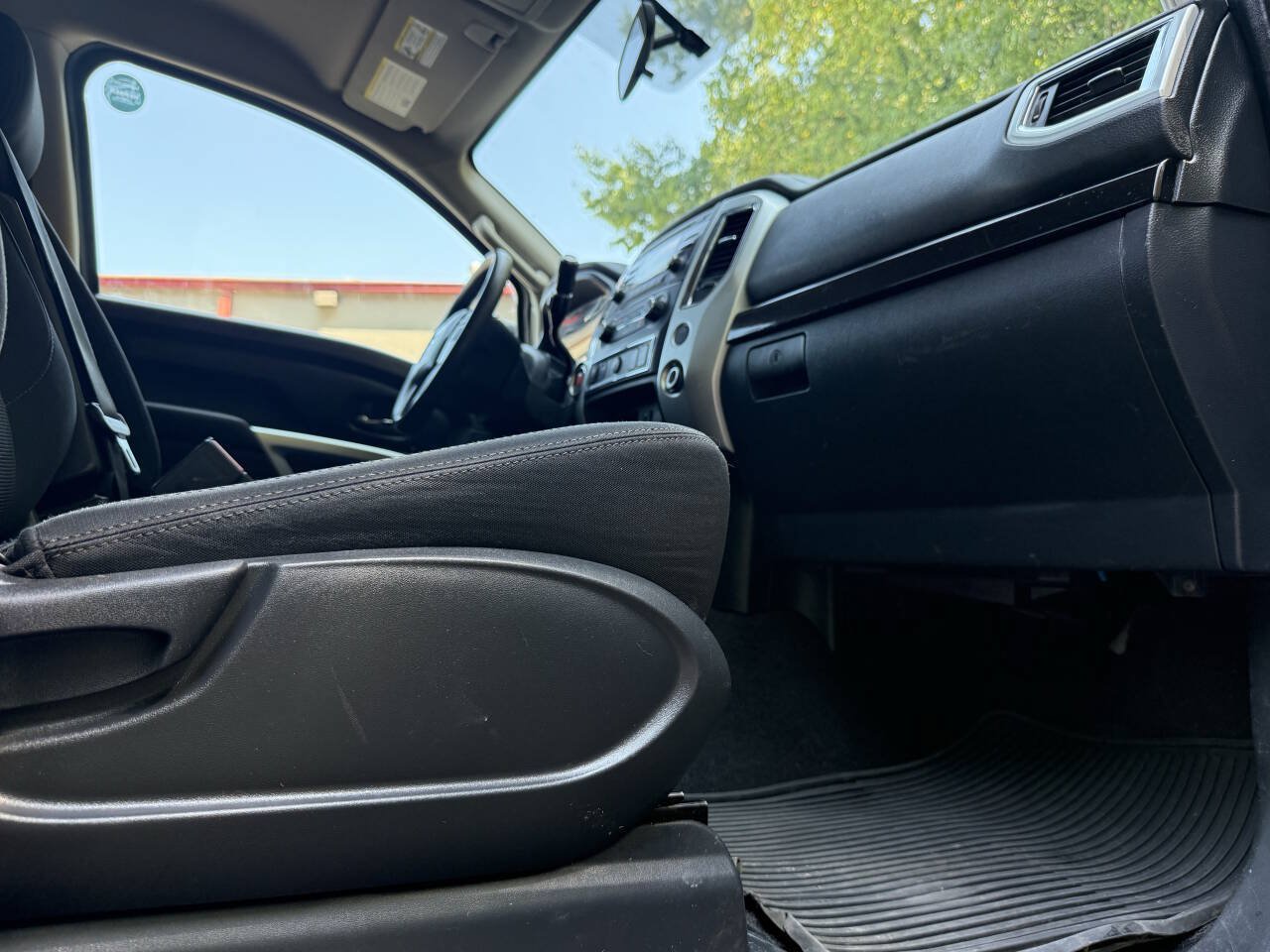 Used 2017 Nissan Titan SV RWD image 22