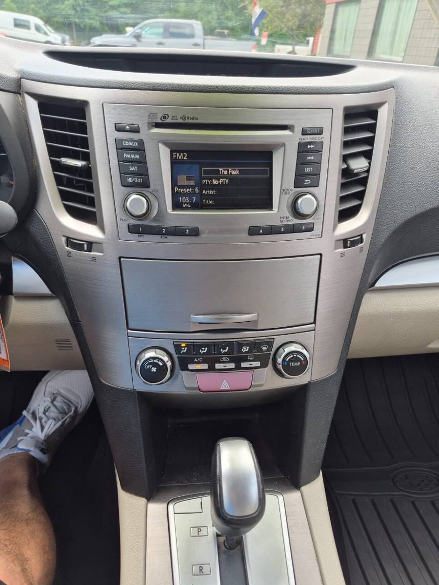 Used 2014 Subaru Outback 2.5i Premium w/ Moonroof Package AWD/4WD image 17