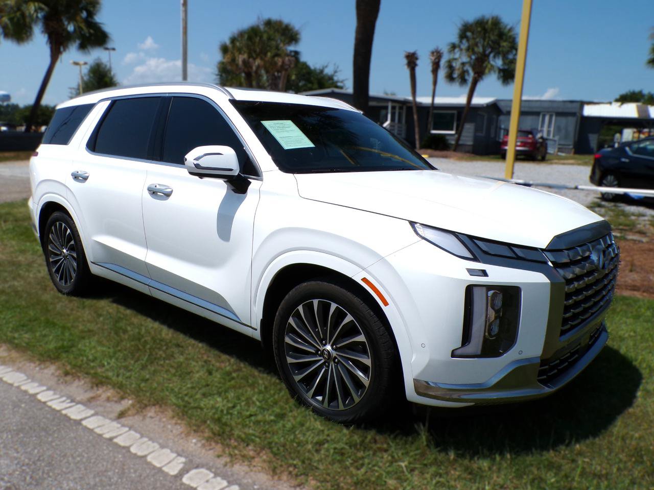 Used 2023 Hyundai Palisade Calligraphy FWD image 2