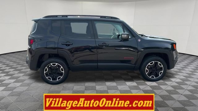 Used 2017 Jeep Renegade Trailhawk AWD/4WD image 40