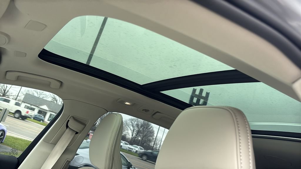 Certified 2025 Volvo XC60 B5 Ultra w/ Protection Package Premier image 11