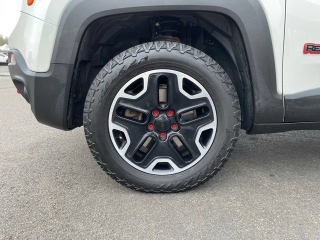 Used 2015 Jeep Renegade Trailhawk AWD/4WD image 30