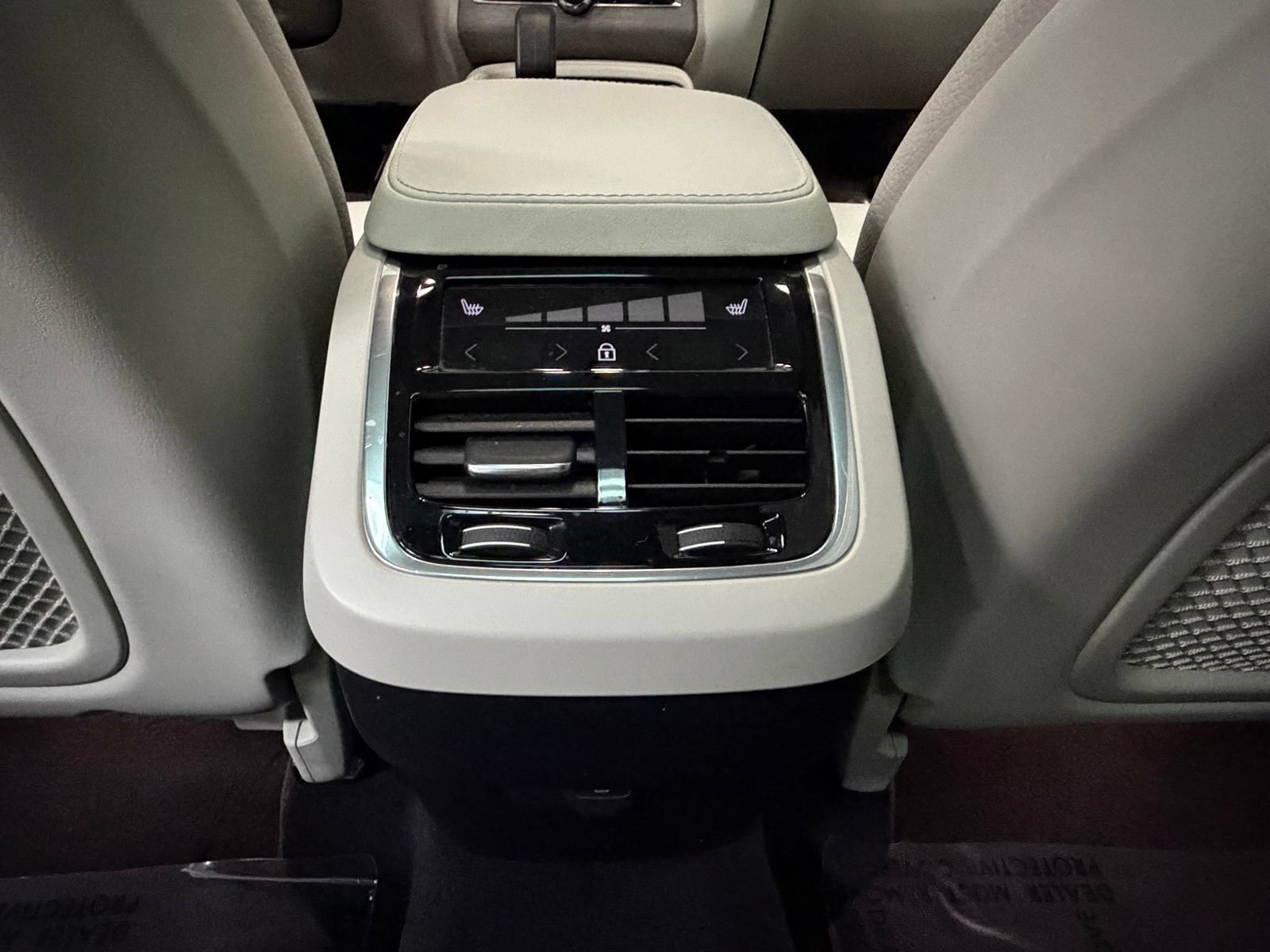 Used 2023 Volvo XC90 B6 Plus AWD/4WD image 38