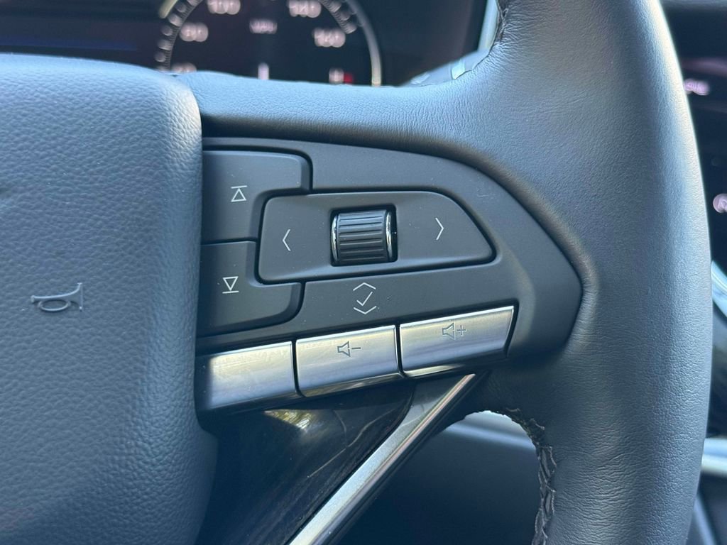 Used 2024 Cadillac XT6 Premium Luxury AWD/4WD image 33