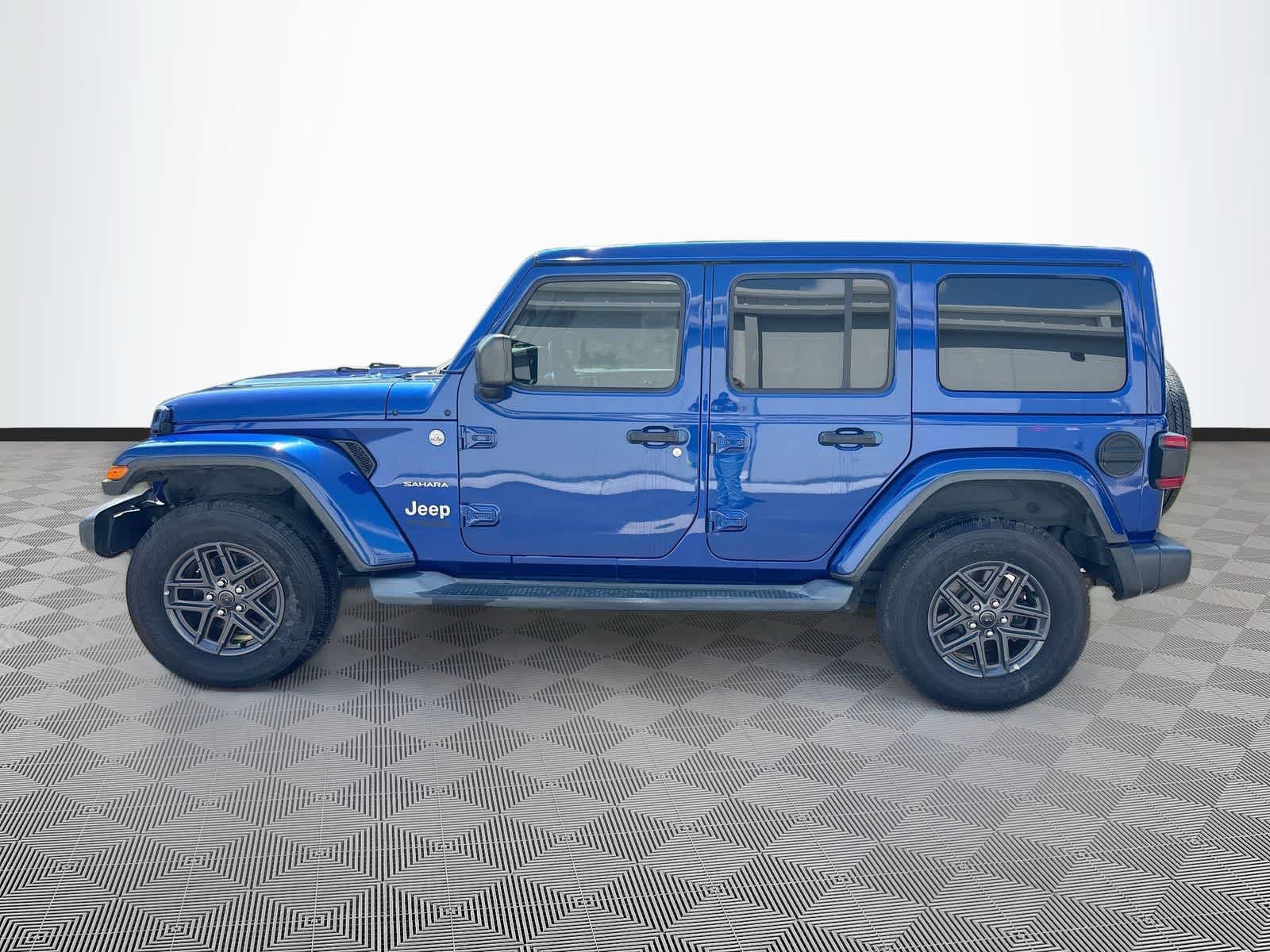 Used 2019 Jeep Wrangler Unlimited Sahara AWD/4WD image 8