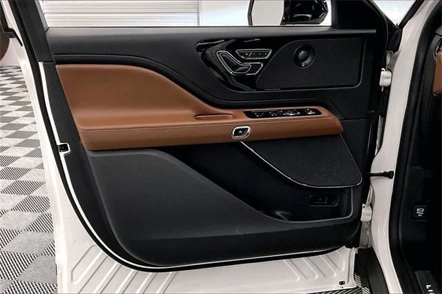 Used 2023 Lincoln Aviator Reserve w/ Elements Package Plus image 17