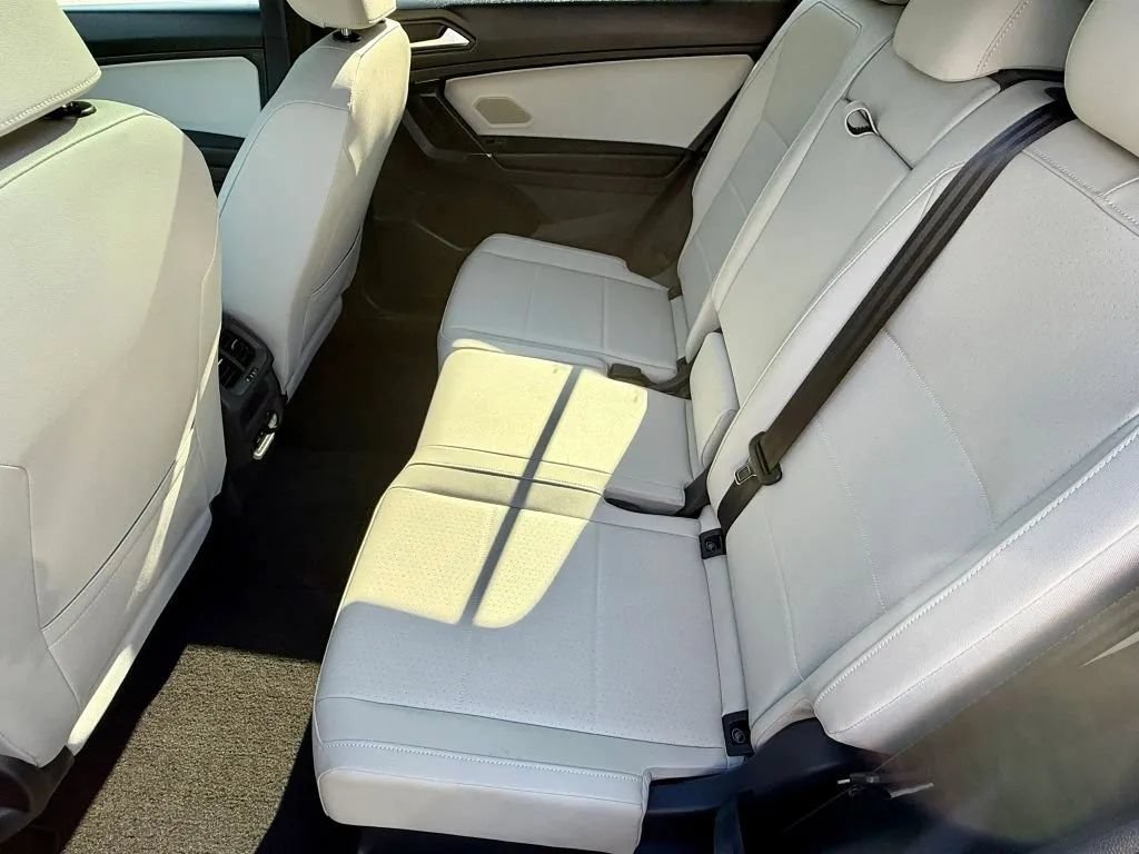 Used 2020 Volkswagen Tiguan SEL AWD/4WD image 14