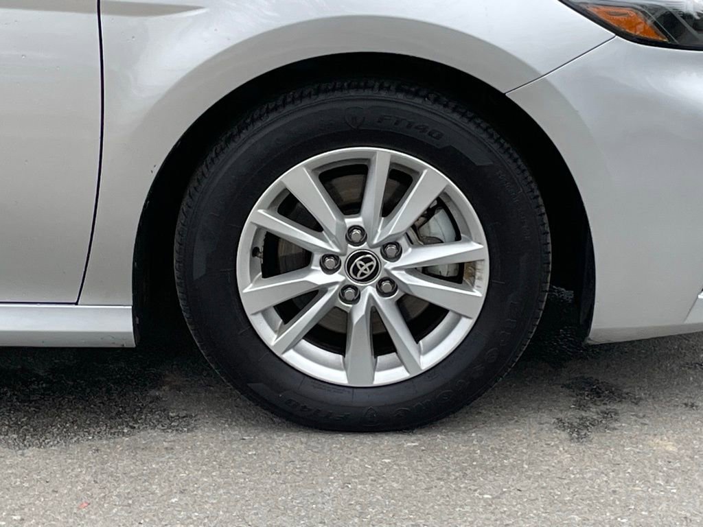 Used 2025 Toyota Camry SE image 31