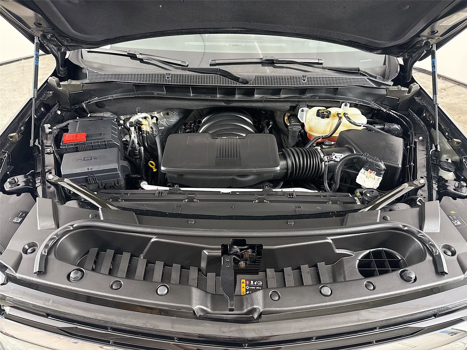 Used 2025 Chevrolet Suburban LS RWD image 25