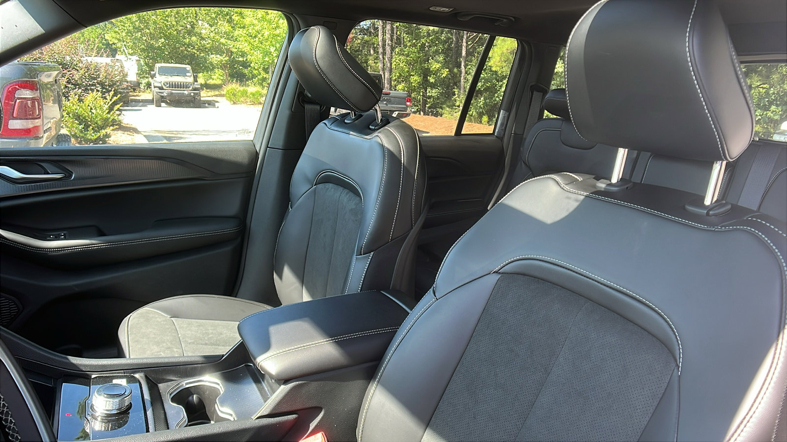 New 2025 Jeep Grand Cherokee 4WD image 19