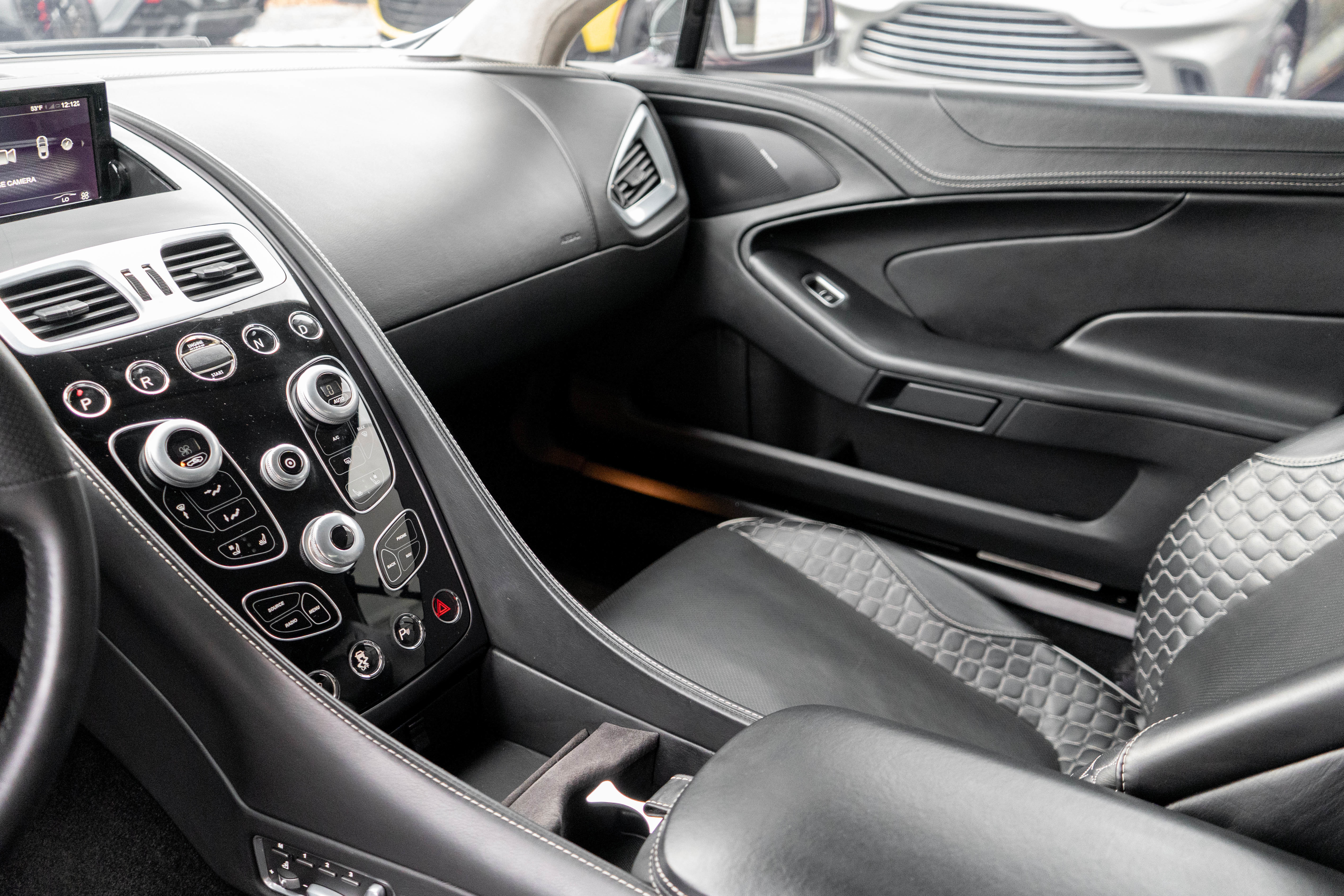 Used 2016 Aston Martin Vanquish Volante image 10