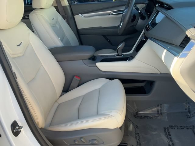 Used 2017 Cadillac XT5 Luxury w/ LPO, Sport Package FWD image 23