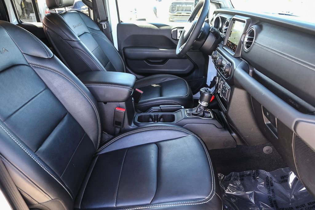 Used 2023 Jeep Wrangler Unlimited Sahara image 17