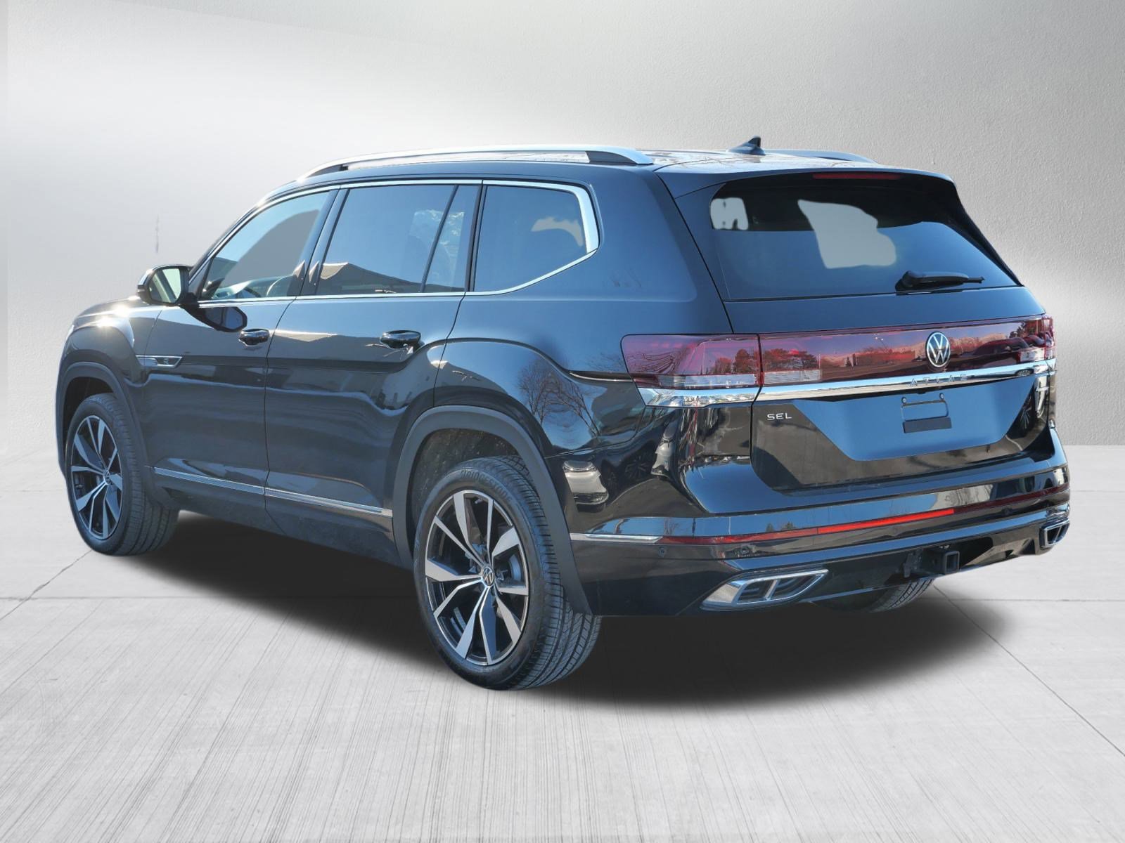 Certified 2025 Volkswagen Atlas SEL Premium R-Line image 5