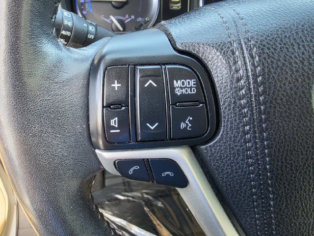 Used 2018 Toyota Highlander XLE AWD/4WD image 23