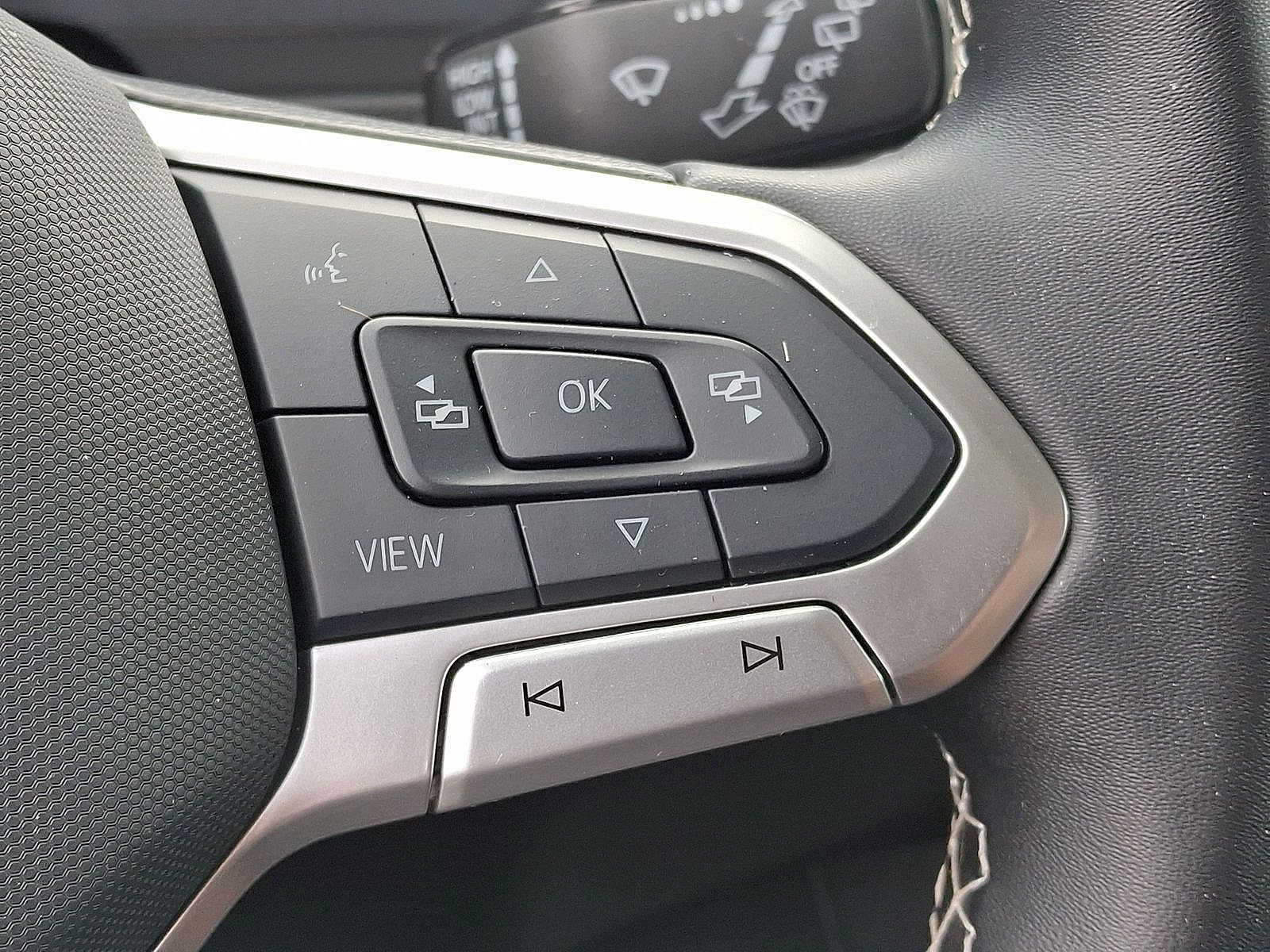 Used 2024 Volkswagen Tiguan SE w/ Panoramic Sunroof Package AWD/4WD image 19