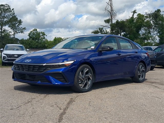 New 2025 Hyundai Elantra SEL image 2