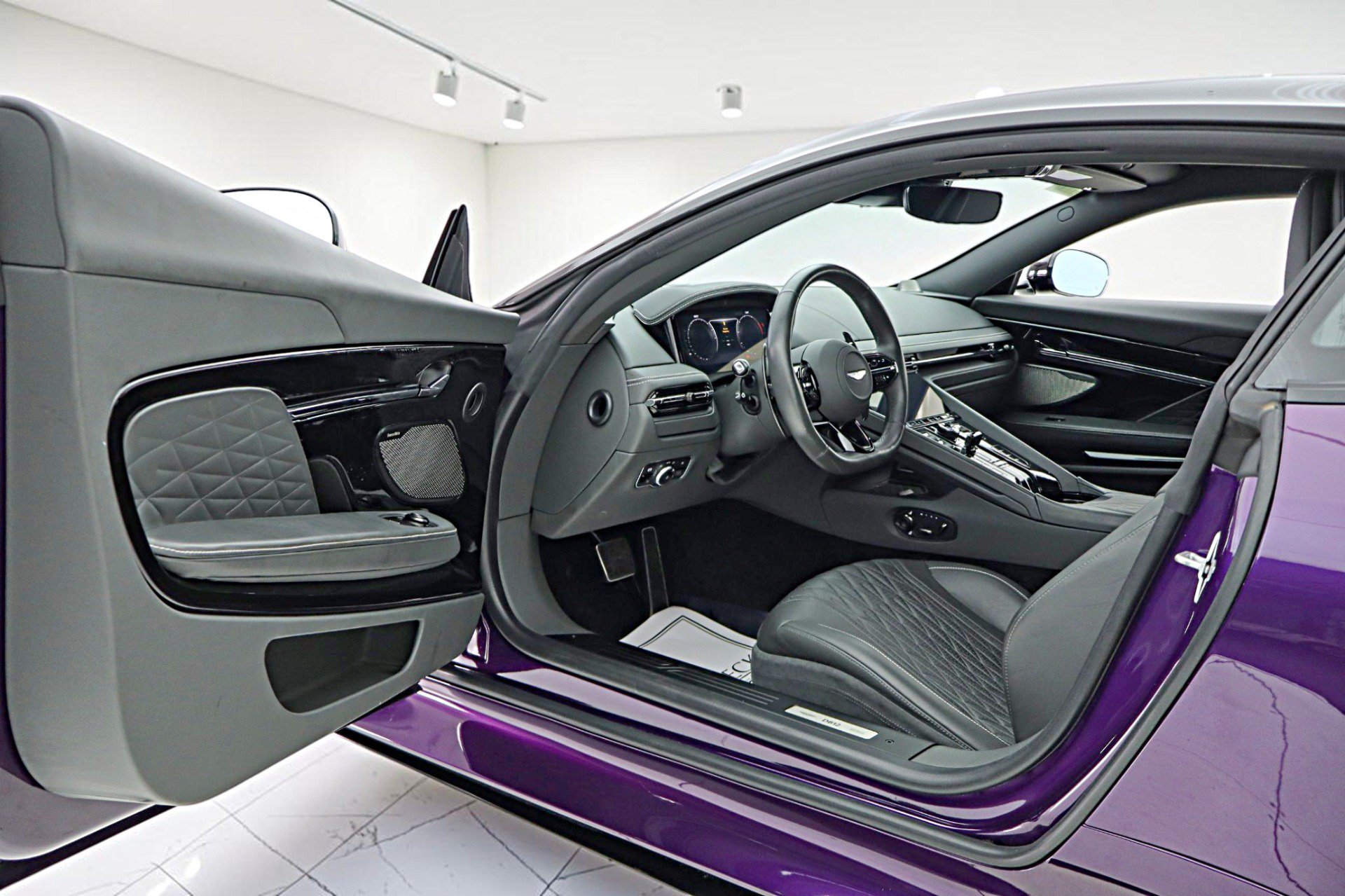 Used 2024 Aston Martin DB12 Coupe RWD image 36