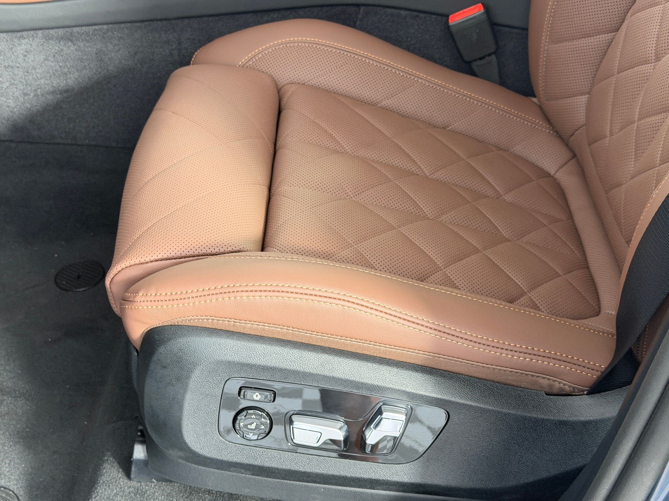 New 2027 BMW X7 xDrive40i w/ Premium Package AWD/4WD image 14