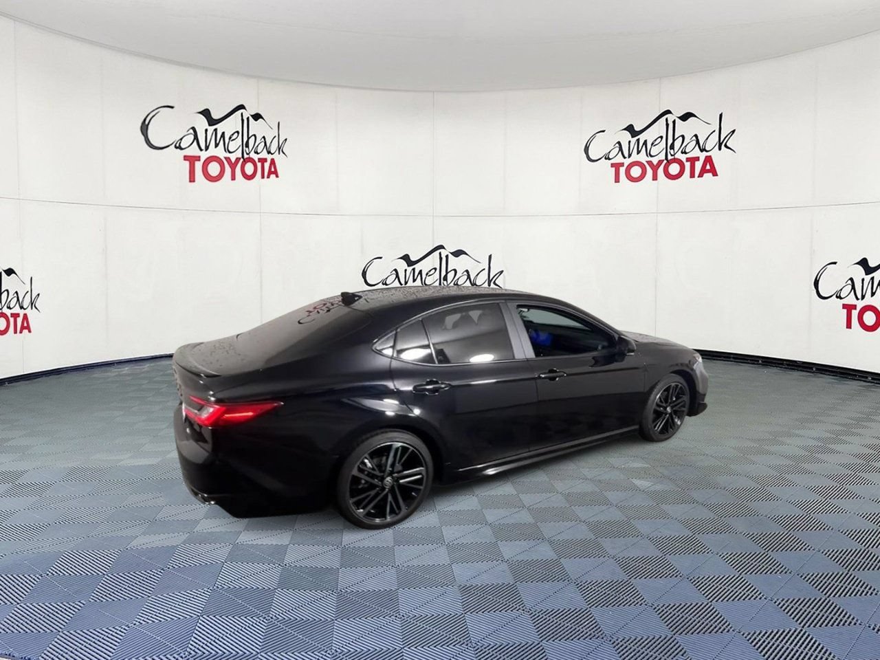Used 2025 Toyota Camry XSE FWD image 3