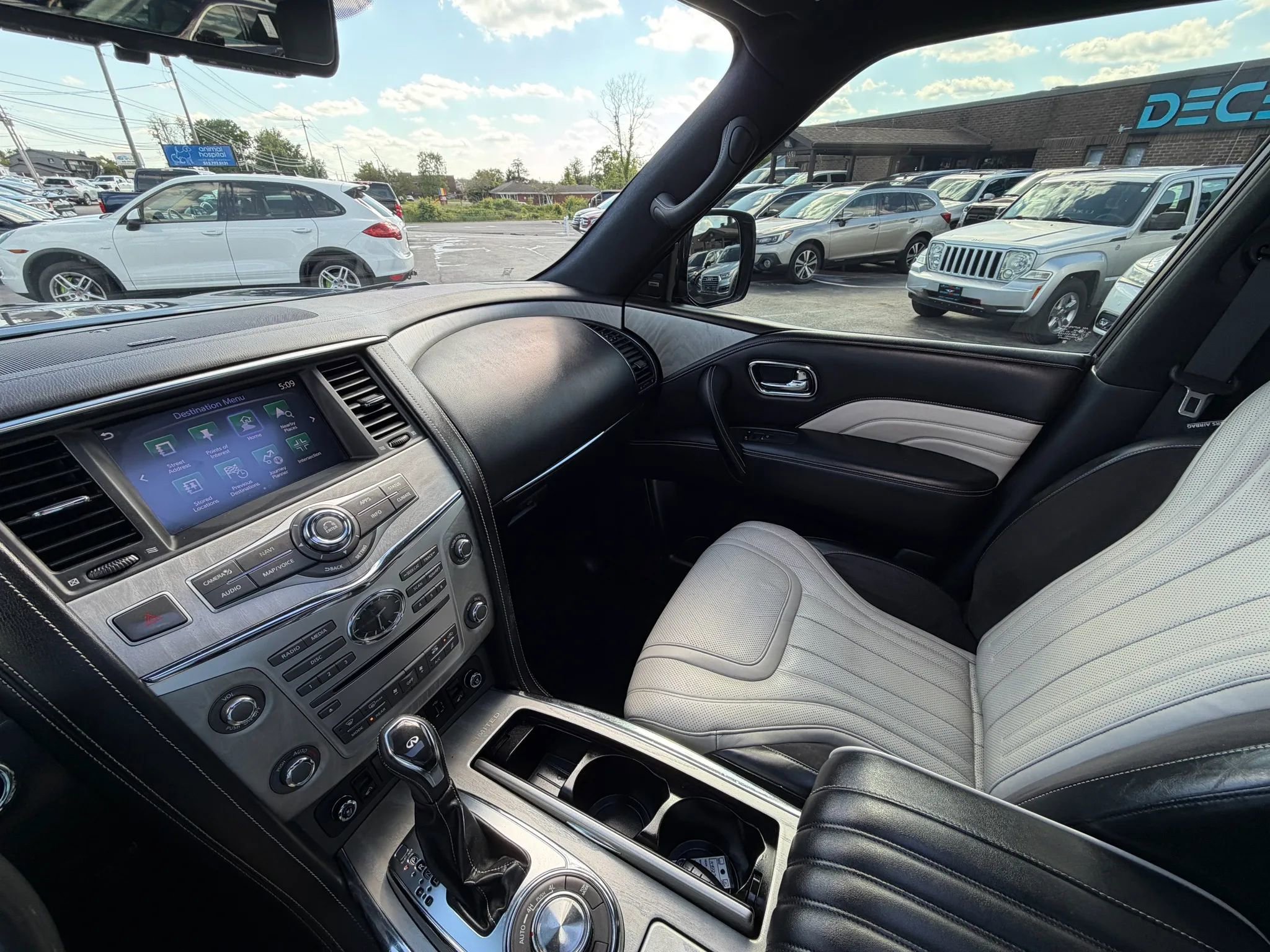 Used 2019 INFINITI QX80 Limited w/ All-Season Package AWD/4WD image 25