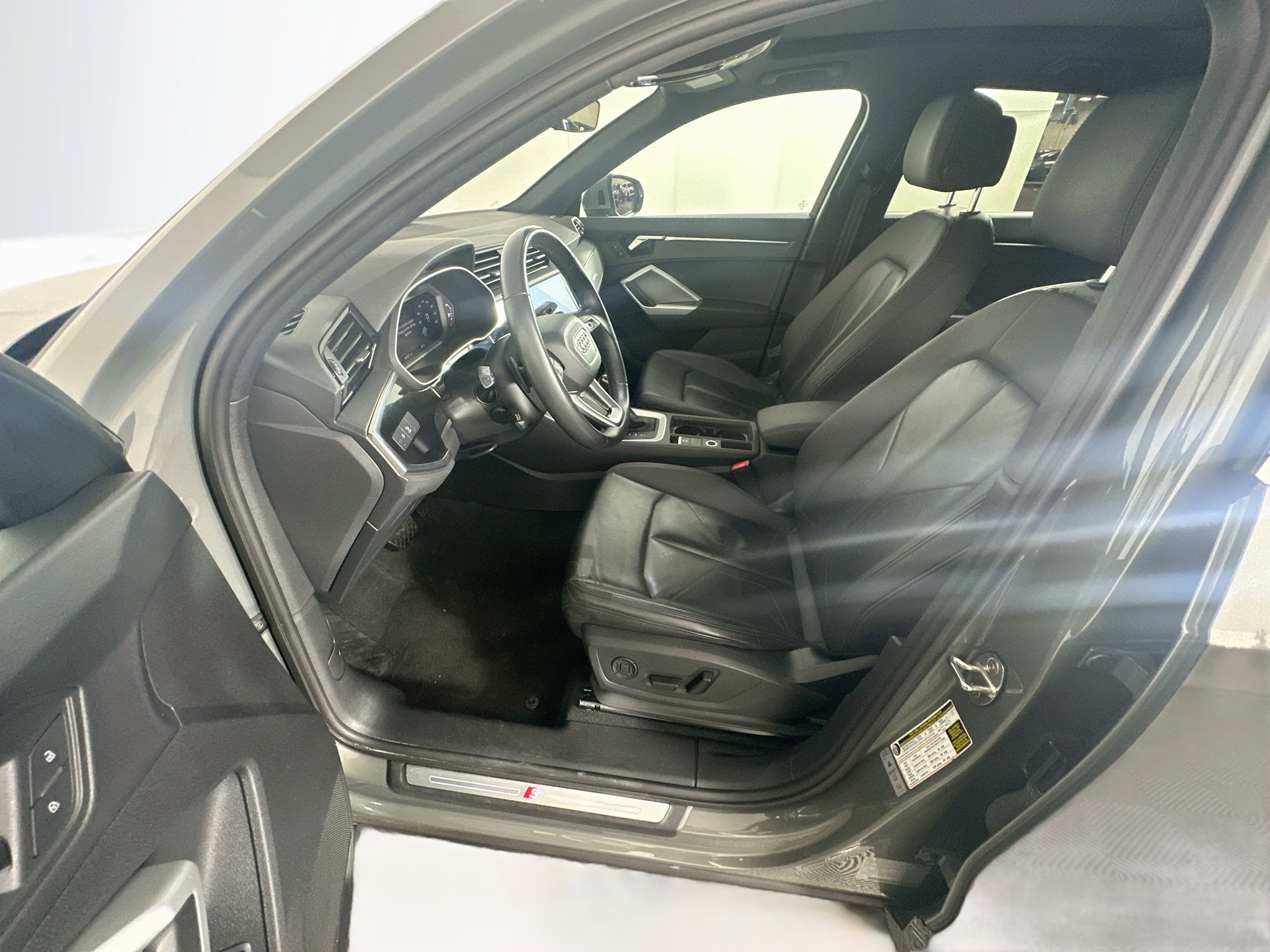 Used 2025 Audi Q3 2.0T Premium AWD/4WD image 13