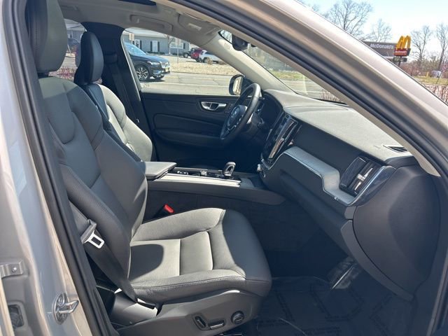 Used 2025 Volvo XC60 B5 Plus image 15