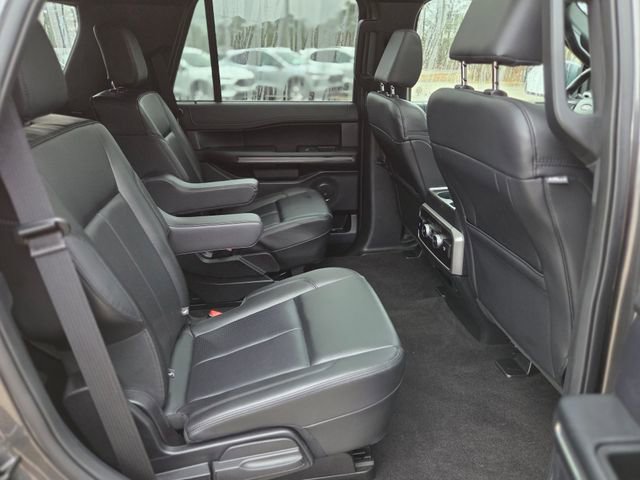 Used 2021 Ford Expedition XLT image 18