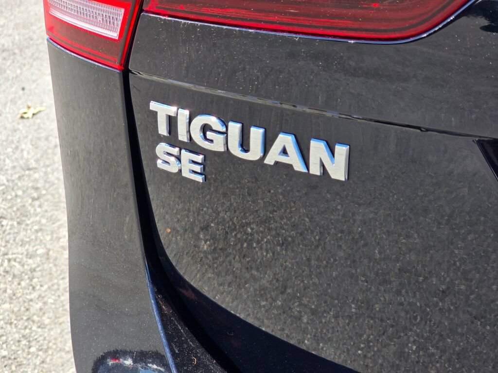 Used 2020 Volkswagen Tiguan SE R-Line FWD image 14