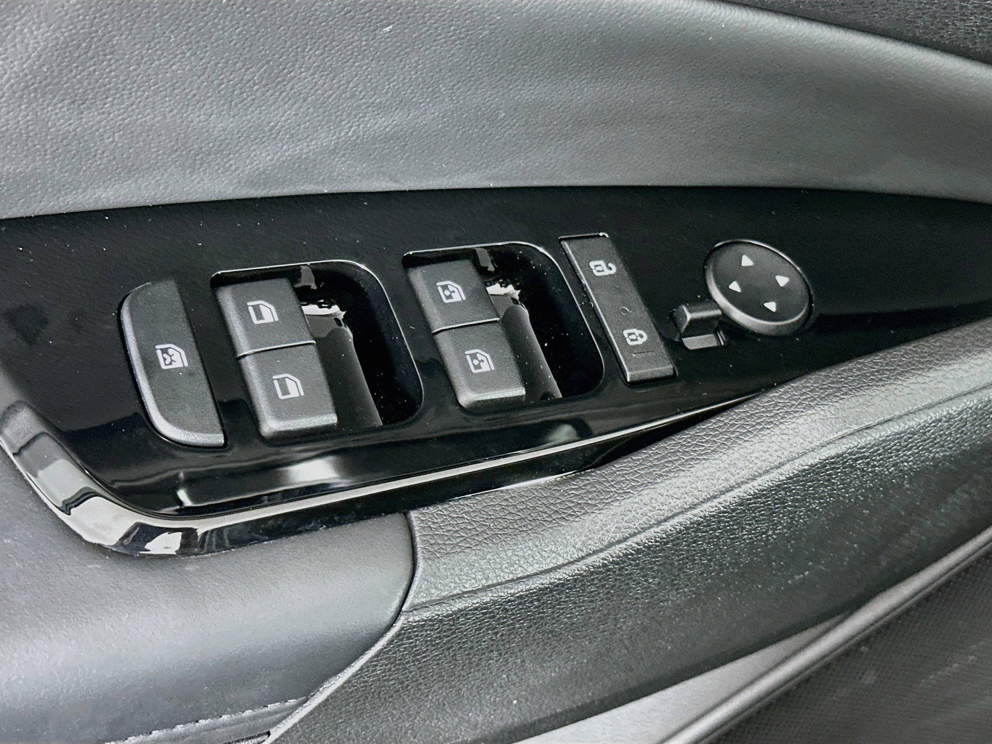 Used 2025 Kia Sportage EX FWD image 15