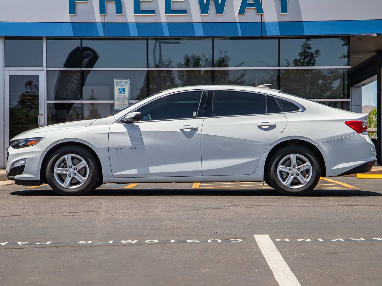 Used 2025 Chevrolet Malibu LS image 3
