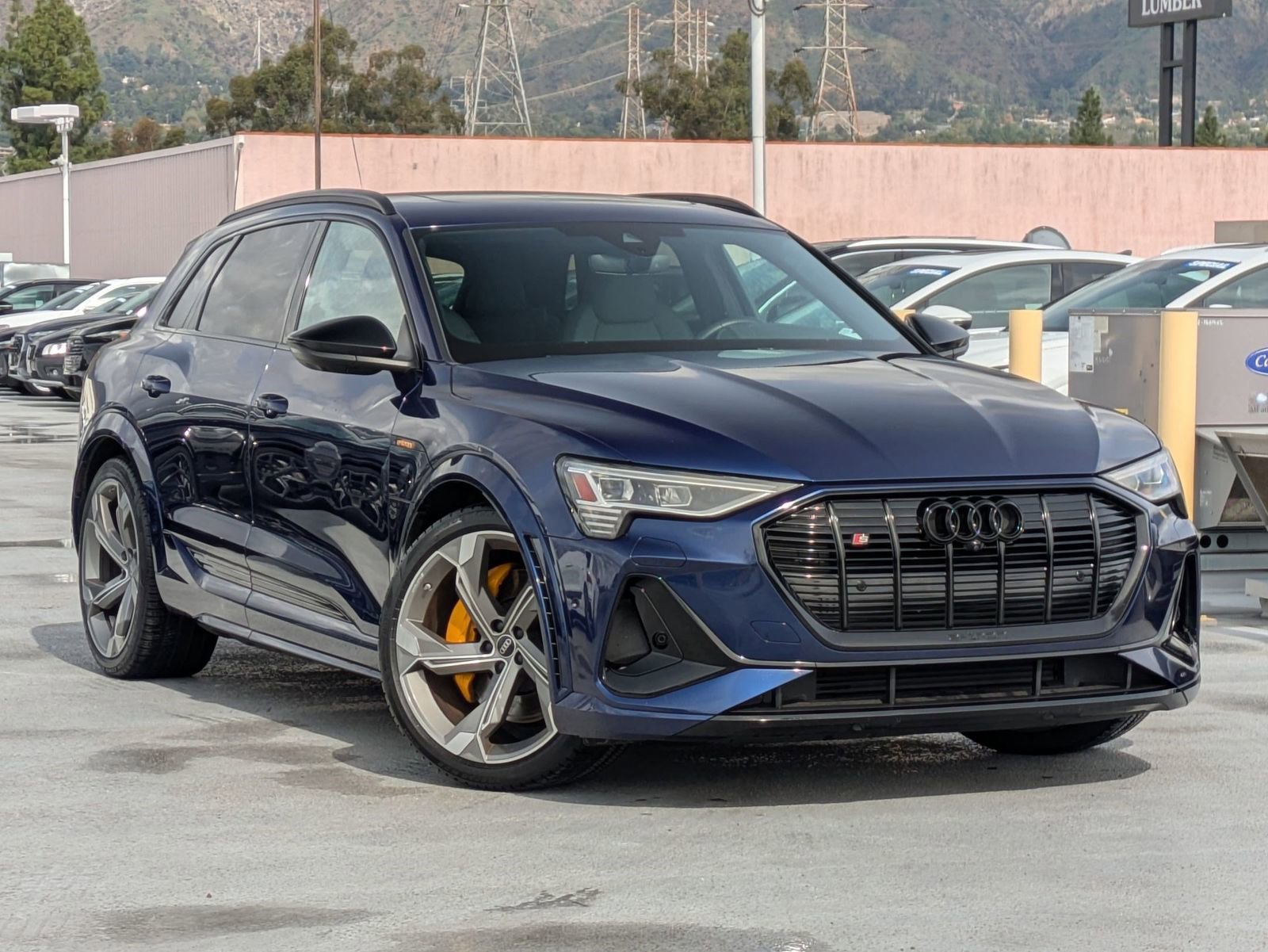 Used 2023 Audi e-tron S Premium Plus w/ Black Optic Package image 32