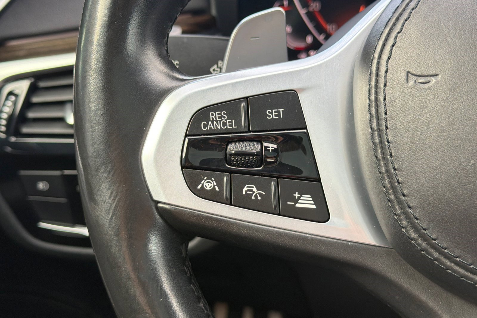 Used 2020 BMW 540i w/ M Sport Package image 31