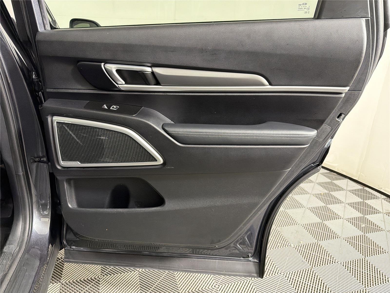 Used 2021 Kia Telluride LX FWD image 15